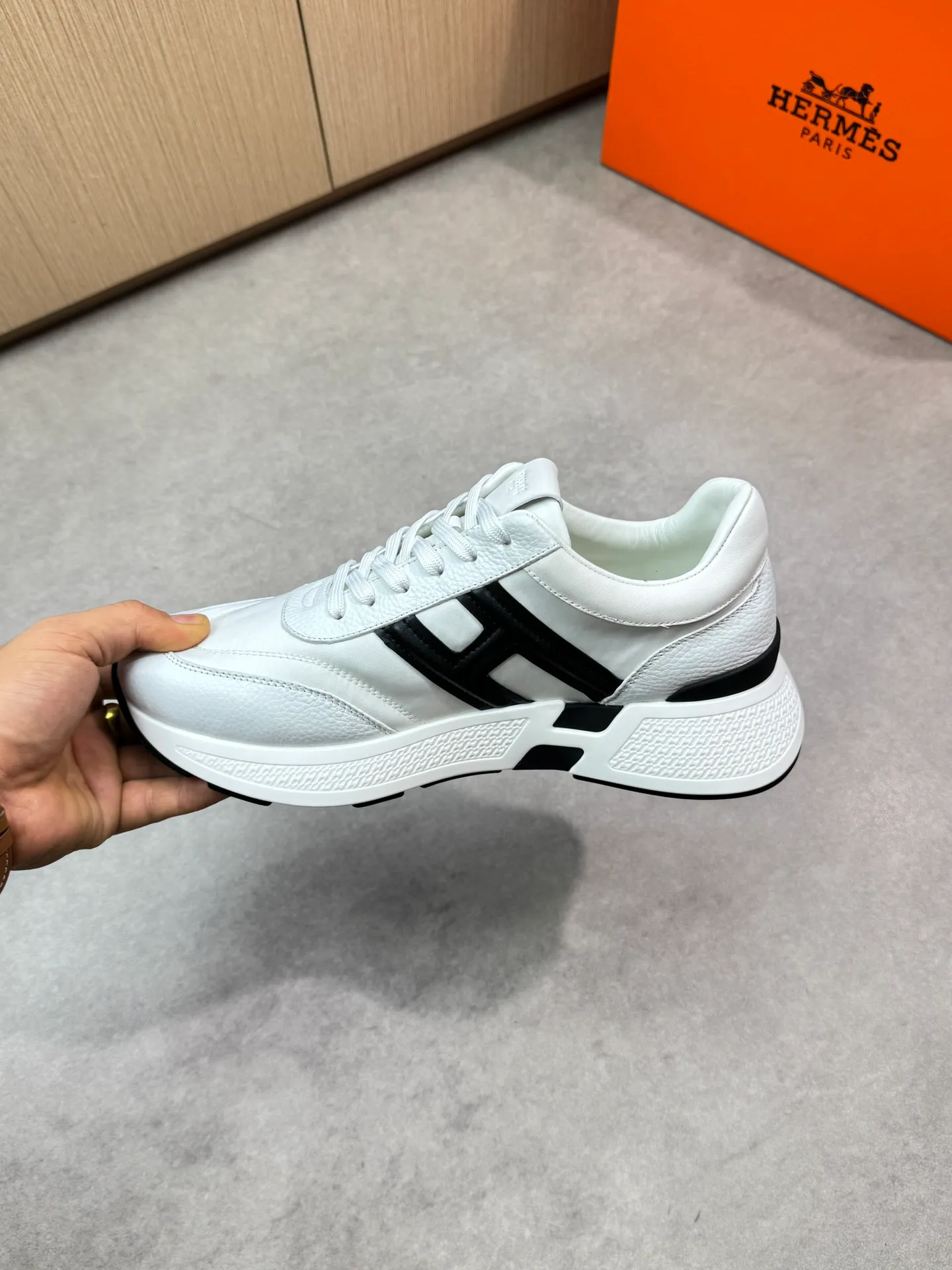 [HERMES] Hermès men's shoes 💰520💰 - high-end quality original items 🔍🔍🔍 casual sports shoes - upper: 🔝 pebbled calfskin, brand high mercerized canvas, body sewn with brand ´H´ totem, tongue brand logo cloth label - lining: water-dyed cowhide -Outsole: Ultra-light T men's shoes 💰U foam·rubber; two-color molded outsole -Ultra-high quality control·Fine workmanship: highlighted (high-end·luxury·grade) -Size: 39-44 (38, 45, can be customized)